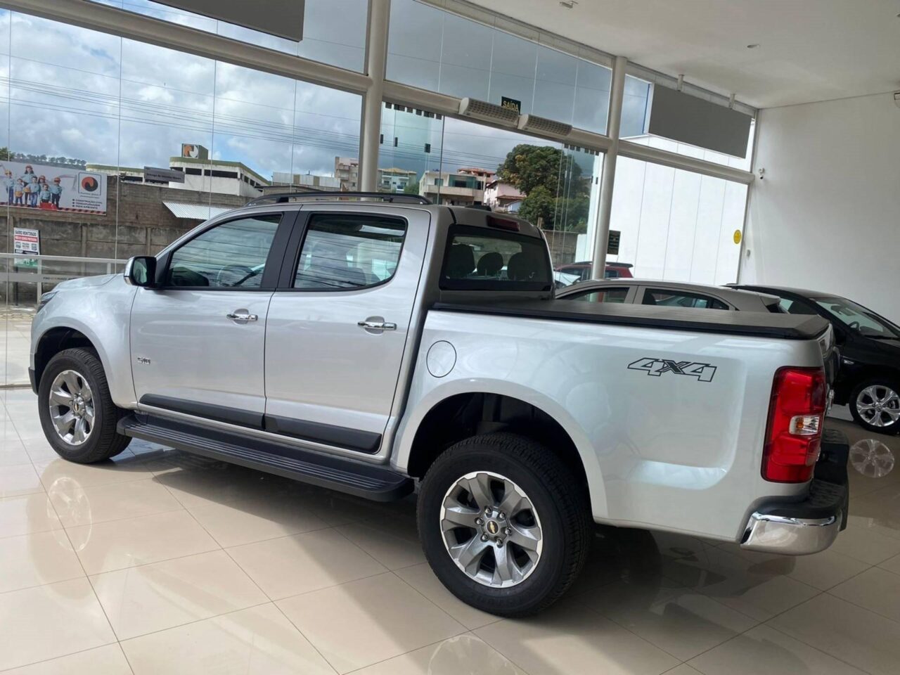 chevrolet s10 2.8 16v turbo diesel ltz cd 4x4 automatico wmimagem07294249839 A Chevrolet S10 LTZ está com vantagens e benefícios destinados à modalidade de venda direta para pessoas jurídicas e produtores rurais. Nas concessionárias a categoria vai ter mais informações de como adquirir o seu veículo 0km através do programa para CNPJ, além de contar com benefícios exclusivos das parcerias com associações, sindicatos e conselhos.