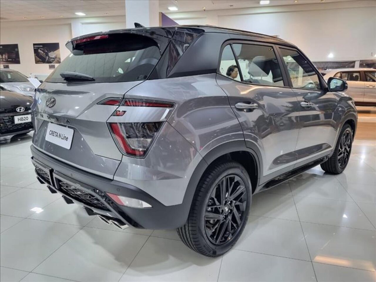 hyundai creta 2.0 flex n line night edition automatico wmimagem10044469473 O Hyundai Creta é uma ótima opção com descontos generosos, destinado à modalidade de venda direta para o público de pessoas com deficiência (PcD) elegíveis à isenção de tributos. O SUV de visual polêmico, foi o mais vendido do segmento em fevereiro, e ficou na segunda posição no mês de março, no acumulado do ano só está perdendo para o Jeep Compass. Apesar de ter sido alvo de vários comentários negativos, muitas pessoas gostaram do seu visual.