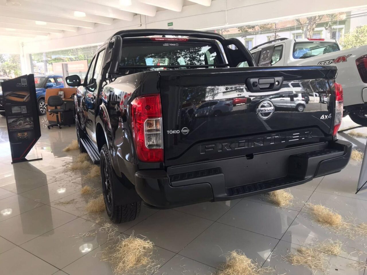 nissan frontier 2.3 16v turbo diesel attack cd 4x4 automatico wmimagem16153995527 A Nissan Frontier Attack 2023 é uma ótima opção entre as versões da picape da marca japonesa, destinado à modalidade de venda direta para pessoas jurídicas e produtores rurais. O veículo segue com campanha válida durante todo o mês de abril, com 15% de desconto. Toda a microempresa ou empresa de pequeno porte que tem interesse em comprar uma picape ou renovar a sua frota, a versão aventureira da Frontier é um boa opção, sempre caracterizada pelo visual off-road e com ótimo custo-benefício é uma aquisição interessante tanto para trabalho como lazer.