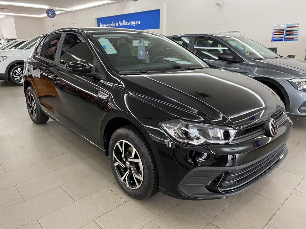 volkswagen polo 1.0 mpi manual wmimagem19045397311 Entre os carros mais vendidos na 1ª quinzena de abril de 2023, o Hyundai HB20 está firme na liderança com 3.771 unidades emplacadas, mais já bastante ameaçada pela Fiat Strada. Além disso, o hatch fabricado em Piracicaba, no interior de São Paulo, está em segundo no ranking geral do ano, com 19.966 unidades, que contempla os automóveis e os comerciais leves.