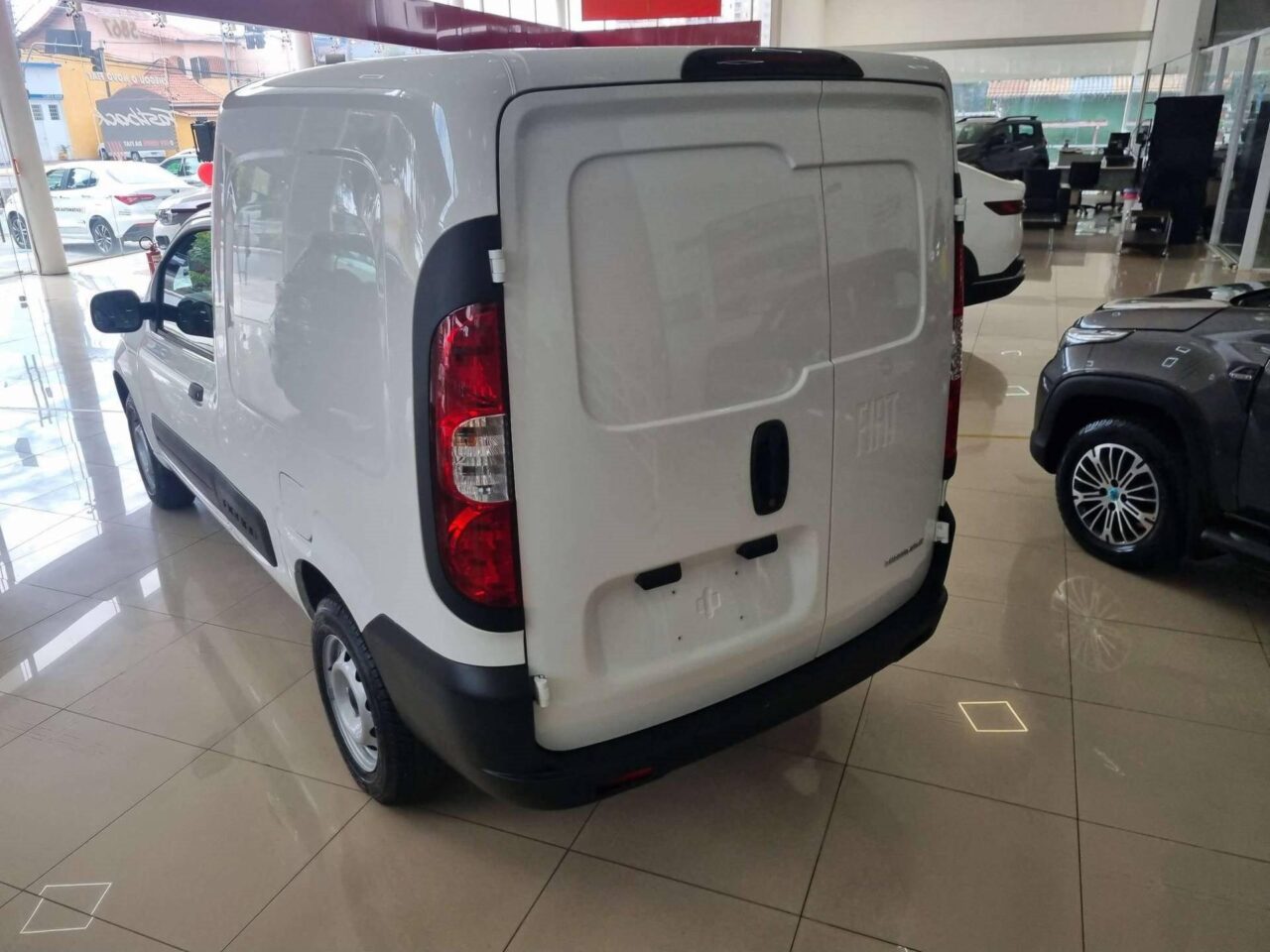 fiat fiorino 1.4 mpi furgao endurance 8v flex 2p manual wmimagem16553572039 O Fiat Fiorino CNPJ 2024 já está disponível nas concessionárias de todo o Brasil, destinado exclusivamente à venda direta a proprietários de empresas e produtores agrícolas. Neste momento, está em vigor uma campanha durante o mês de maio, que oferece um desconto significativo no modelo Endurance 1.4 Manual FLEX 2P, gerado numa redução de R$ 12.319 em seu valor.