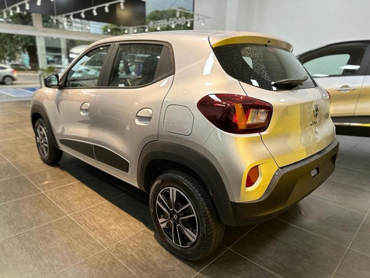 renault kwid 1.0 12v sce flex intense manual wmimagem22201521827 O Renault Kwid 2024, na sua versão Zen, pode ser altamente beneficiado pelas recentes reduções nos impostos IPI e PIS/Cofins, destinados a veículos nacionais com valor de até R$ 120 mil. O governo já confirmou essa medida, que fornecerá uma taxa tributária variando de 1,5% a um máximo de 10,96%. Essa medida governamental visa não apenas beneficiar os consumidores, mas também apoiar o setor automobilístico do país, promovendo a produção interna e a redução das emissões de CO2.