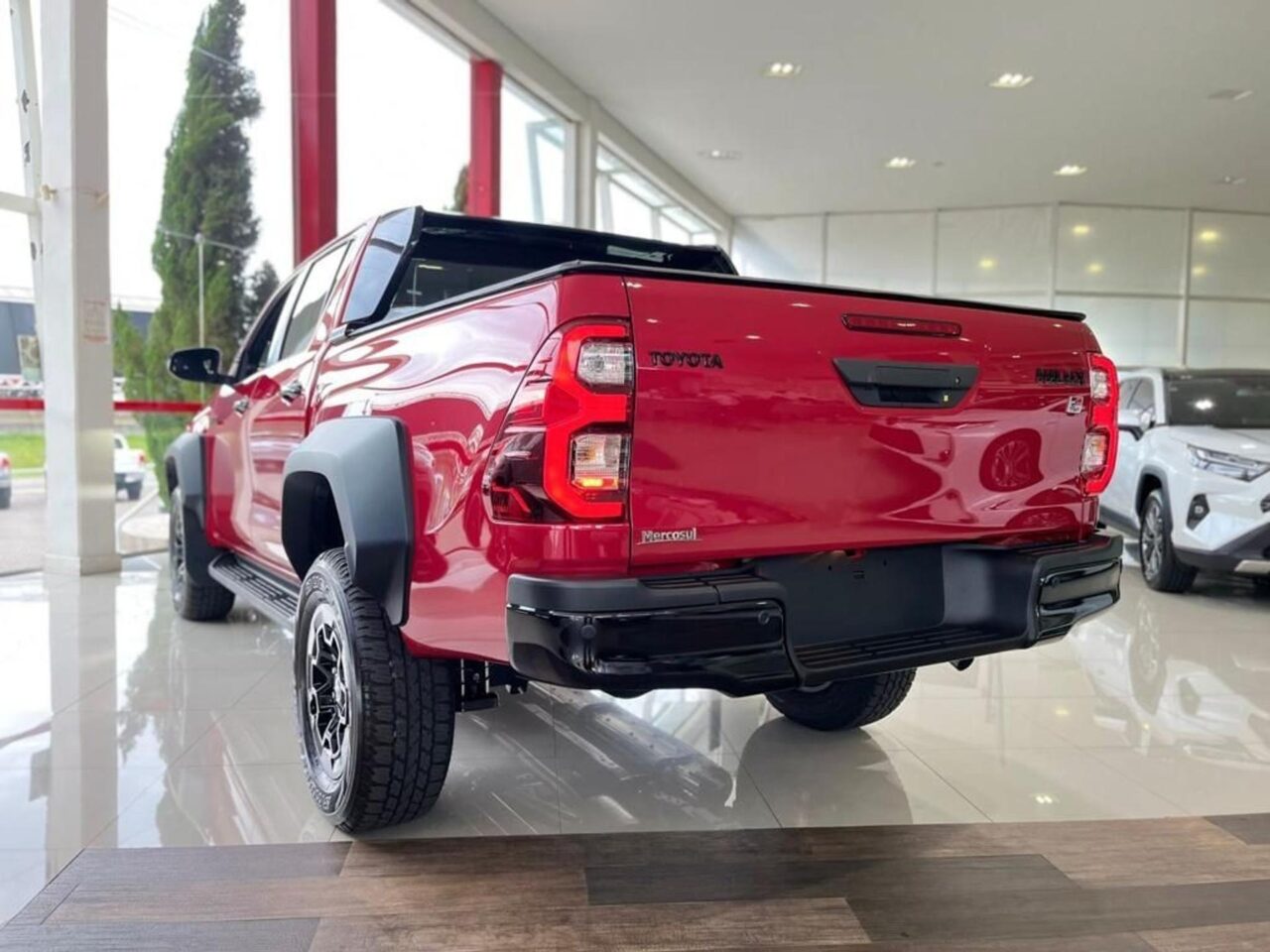 toyota hilux 2.8 d4d turbo diesel cd grs 4x4 automatico wmimagem14060787993 A Toyota Hilux 2024 é amplamente reconhecida como uma das picapes mais populares e caras disponíveis no mercado nacional. Aqueles interessados ​​nesse tipo de veículo devem estar cientes tanto dos custos associados à compra quanto aos gastos pós-compra. É fundamental compreender todas as despesas envolvidas antes de adquirir o veículo e também estar preparado para os custos adicionais que podem surgir após a compra.