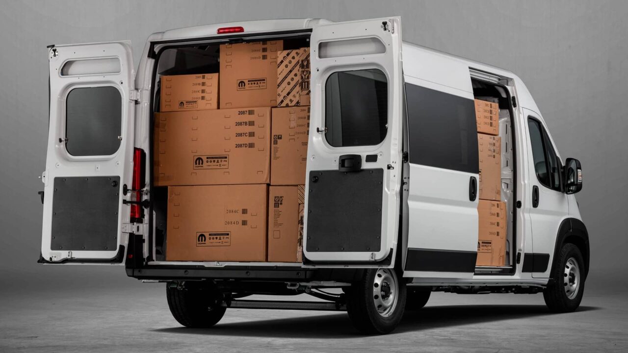 Novo fiat ducato galeria multi carga A Fiat Ducato CNPJ está oferecendo uma promoção exclusiva para vendas diretas, especialmente dirigida para empresários e produtores agrícolas que deveriam estar registrados no Cadastro Nacional de Pessoa Jurídica e possuíam Inscrição Estadual Ativa. É importante ressaltar que essa oportunidade excepcional estará vigente até o dia 30 de junho. Durante esse período, serão disponibilizados descontos que podem alcançar um valor impressionante de R$ 26.009.