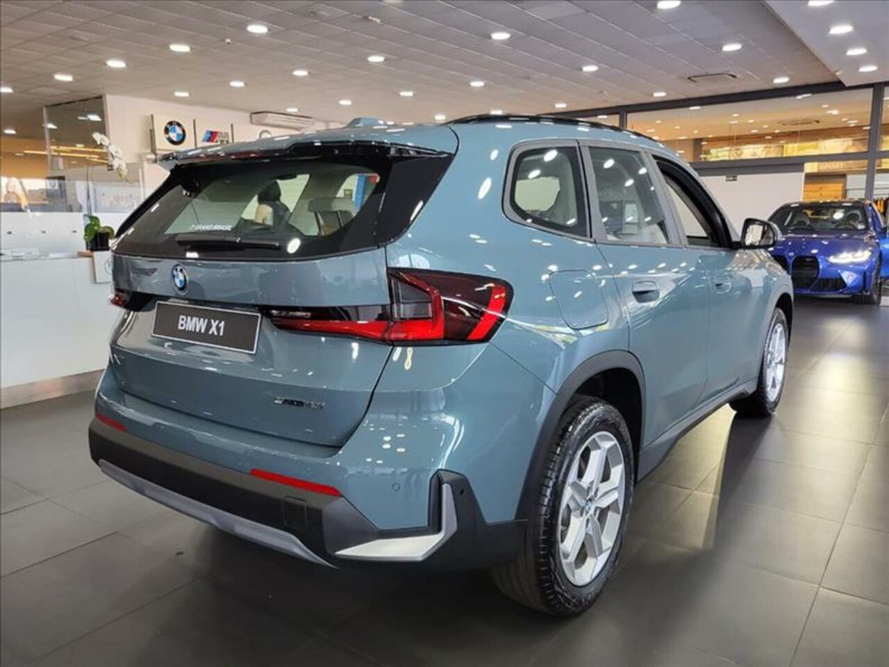 bmw x1 1.5 12v turbo gasolina sdrive18i gp steptronic wmimagem17382339187 O BMW X1 2024 foi lançado recentemente no mercado brasileiro com uma reformulação completa, apresentando um conjunto de tecnologia que está alinhado com as mais recentes inovações desenvolvidas pela montadora.