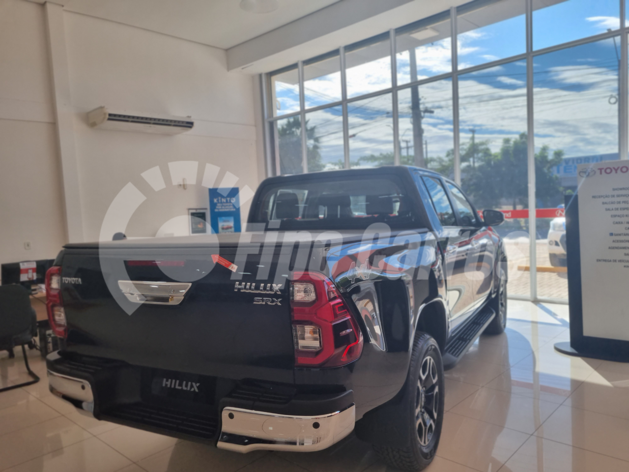 carros22 A Toyota Hilux 2024 destaca-se como uma das picapes mais dispendiosas tanto no momento da compra quanto nas despesas contínuas. Para aqueles que têm interesse nesse tipo de veículo, é crucial ter plena consciência dos custos associados à aquisição e aos gastos subsequentes. É possível compreender todas as despesas envolvidas antes de adquirir o veículo e estar preparado para os custos adicionais que podem surgir após a compra.