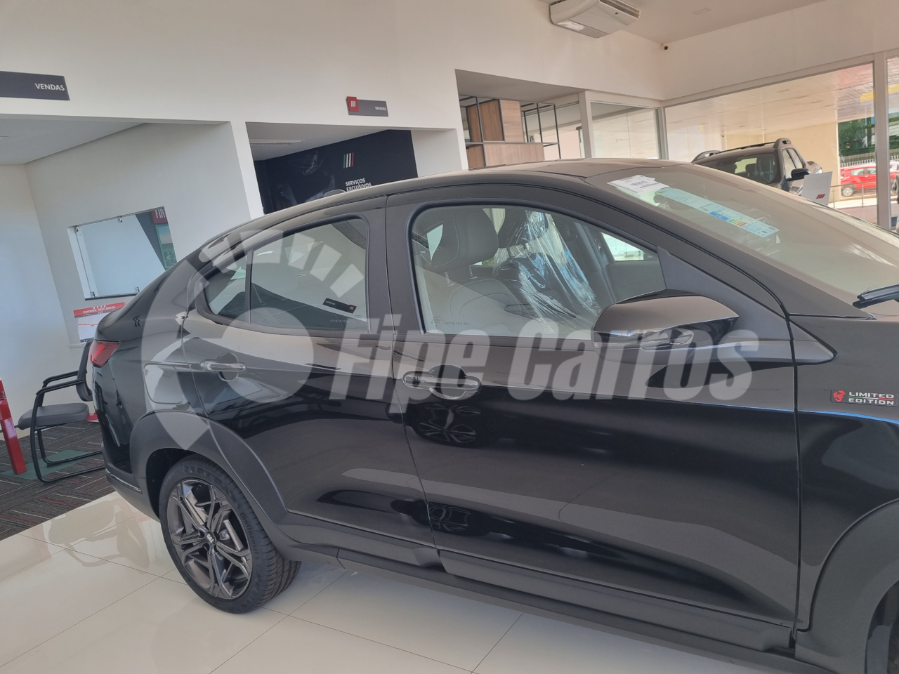 carros29 O Fiat Fastback é um veículo disponibilizado exclusivamente para taxistas através da modalidade de venda direta. Para adquirir o veículo, é necessário apresentar documentos originais válidos e atualizados para a cobrança de ICMS e IPI. Essa oferta é válida até o dia 30 de junho ou enquanto durar o estoque, prevalecendo o que ocorrer primeiro.