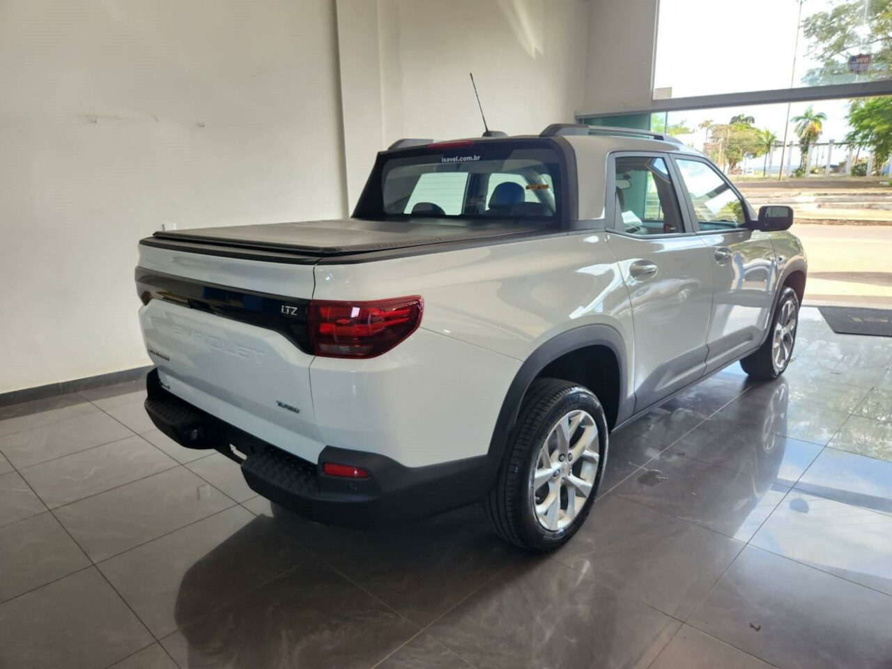 chevrolet montana 1.2 turbo flex ltz automatico wmimagem14260121813 A partir de agora, os proprietários de empresas ou agricultores com registro adequado no Cadastro Nacional de Pessoa Jurídica e Inscrição Estadual Ativa têm uma oportunidade excepcional de adquirir um Chevrolet Montana CNPJ. Essa incrível oportunidade está disponível em todas as concessionárias autorizados em todo o território nacional. É fundamental destacar que essa chance única estará disponível até o dia 30 de junho, oferecendo descontos de até R$ 13.452.