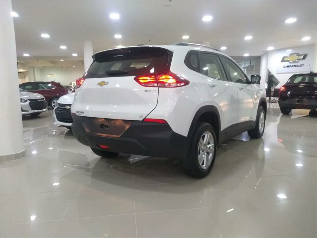 chevrolet tracker 1.0 turbo flex lt automatico wmimagem11101945352 O Chevrolet Tracker CNPJ apresenta condições especiais para vendas diretas, especialmente direcionadas a microempresários e produtores agrícolas devidamente registrados no Cadastro Nacional de Pessoa Jurídica e com Inscrição Estadual válida. É relevante ressaltar que essa oferta não se aplica a bens adquiridos por pessoas físicas, PcD, taxistas e empresas que não se enquadrem como microempresas. A promoção tem validade até o dia 30 de junho.