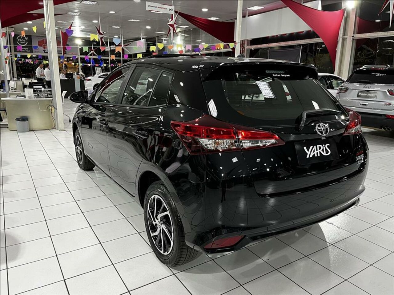 toyota yaris 1.5 16v flex xls multidrive wmimagem11125796829 O veículo combina um conjunto abrangente de recursos, desde conectividade moderna e conforto interior até elementos de segurança avançados. Tudo isso resulta em uma experiência de condução mais prazerosa e confiável para os ocupantes do veículo