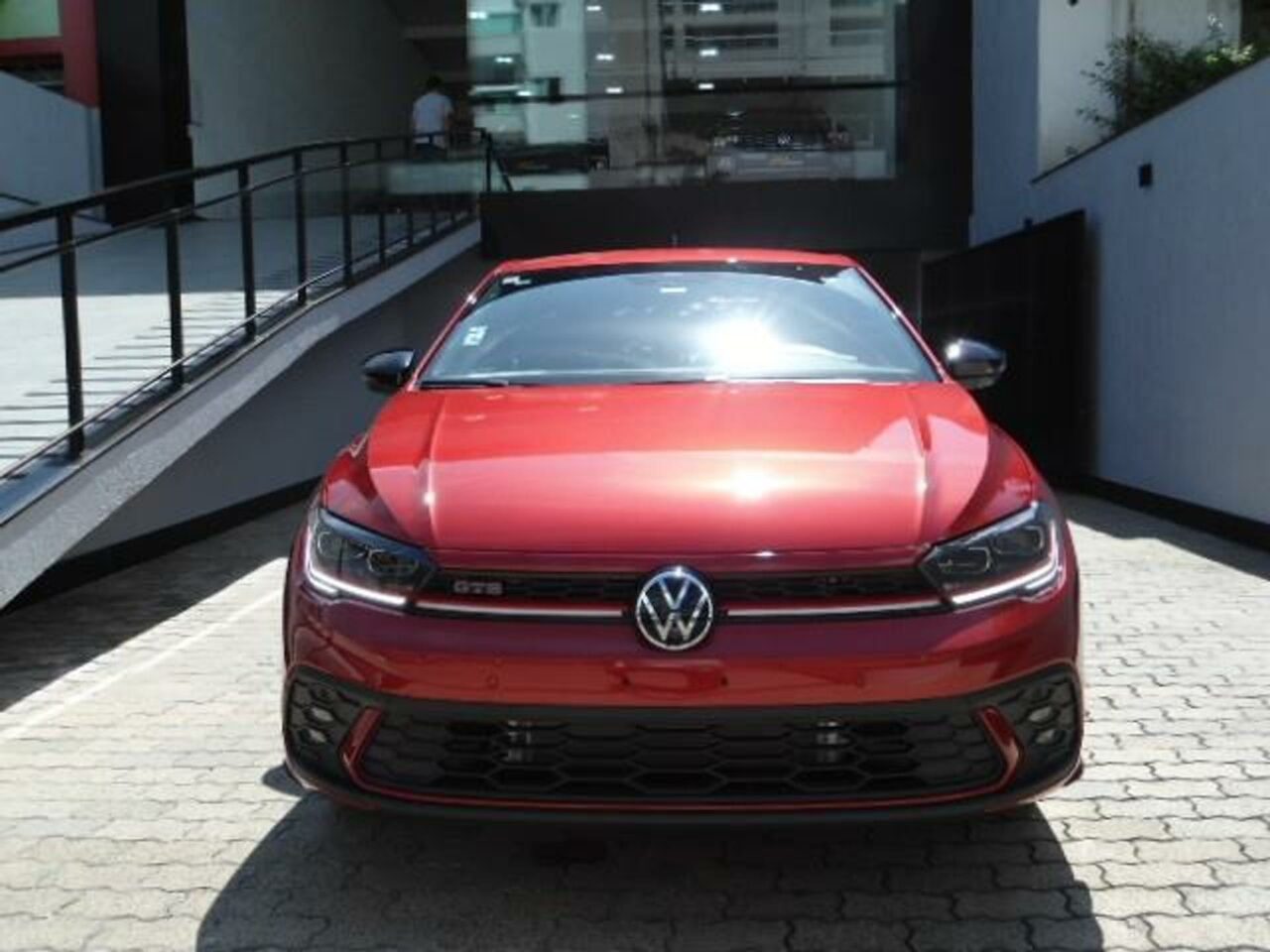 volkswagen polo 1.4 250 tsi gts automatico wmimagem17363012948 Atualmente, nas concessionárias em todo o país, é possível adquirir o Volkswagen Polo PcD, um veículo especialmente destinado a pessoas com deficiência que desejam comprar um carro sem arcar com impostos. Além disso, durante o mês de junho, está em vigor uma campanha especial com descontos promocionais que podem atingir um valor máximo de R$ 23.480. Dessa forma, aqueles que estiverem interessados ​​em adquirir esse veículo têm a oportunidade de aproveitar as vantagens oferecidas durante esse período.