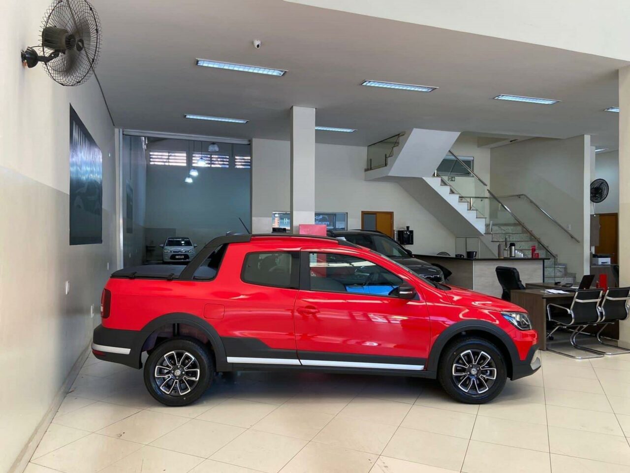 volkswagen saveiro 1.6 cross cd 16v flex 2p manual wmimagem21230566742 É uma picape compacta que combina praticidade, economia de combustível e confiabilidade. Sua versatilidade a torna adequada tanto para uso urbano quanto para atividades de trabalho que requerem transporte de carga