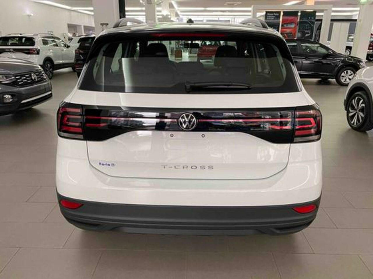 volkswagen tcross 1.0 200 tsi total flex sense automatico wmimagem10282390848 O Volkswagen T-Cross 2024 já se encontra disponível para aquisição em todas as concessionárias da marca pelo território nacional. Para atender às diretrizes do governo federal, que visam beneficiar compradores de veículos com valor de até R$ 120 mil, o SUV está disponível em apenas uma opção de acabamento. Em conformidade com essas medidas, a versão inicial do Sense 200 TSI recebeu um desconto significativo de R$ 9 mil.