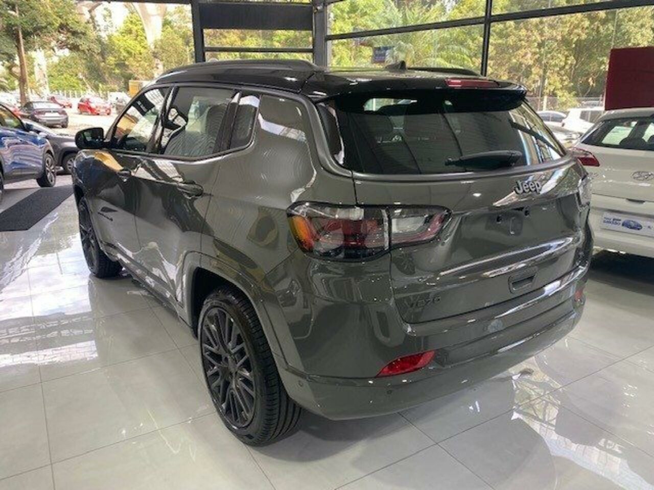 jeep compass 1.3 t270 turbo flex s at6 wmimagem11565970420 Se você está em busca de um SUV com uma ampla gama de recursos, o Compass é uma opção bastante atraente. A versão Limited é uma escolha adequada para pessoas com deficiência, tanto na versão Flex como na Diesel