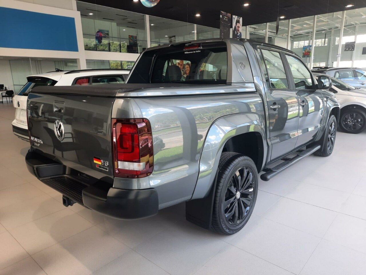 volkswagen amarok 3.0 v6 tdi diesel highline extreme cd 4motion automatico wmimagem11561170718 Ela é equipada com um motor TDI de alta potência, que oferece uma combinação impressionante de força e eficiência. Além disso, a picape é conhecida por sua durabilidade e desempenho confiável, o que a torna uma escolha popular para trabalhos pesados ​​e aventuras off-road