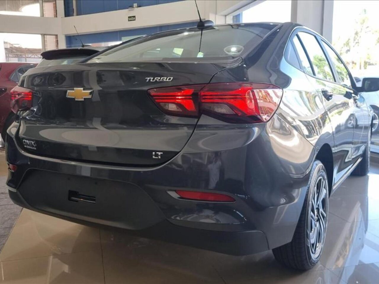 chevrolet onix 1.0 turbo flex plus lt manual wmimagem12045846888 O sedã na versão LT 1.0 oferece um conjunto abrangente de características que atendem tanto às necessidades de entretenimento e conveniência quanto à segurança do motorista e passageiros. Com uma variedade de recursos tecnológicos e de segurança, ele se destaca como uma escolha completa e bem equipada em sua categoria