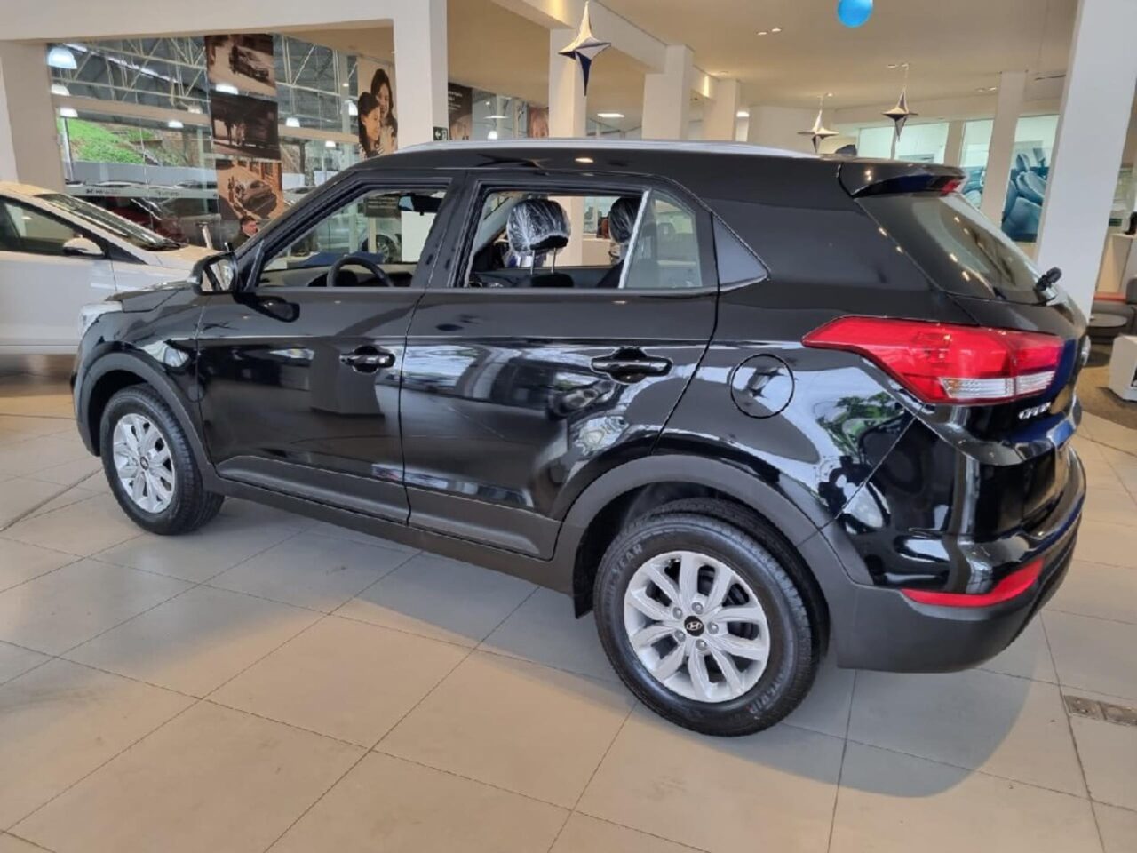 hyundai creta 1.6 16v flex action automatico wmimagem1030553636 O SUV oferece uma ampla variedade de recursos e equipamentos de alta qualidade para proporcionar uma experiência excepcional aos seus usuários. Além disso, a versão de entrada Hyundai Creta Action apresenta um ótimo custo-benefício e oferece um desconto significativo para sua categoria