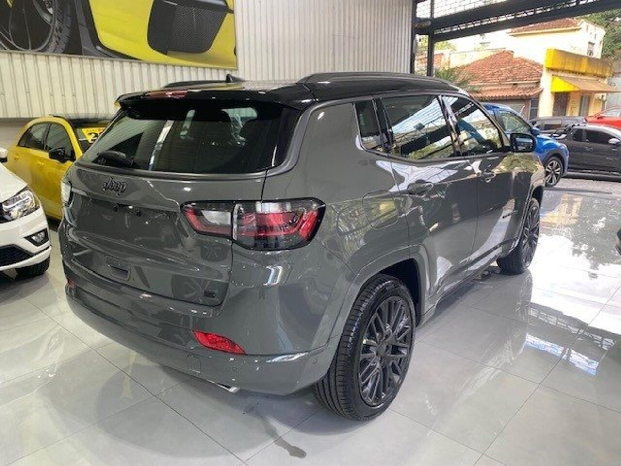 jeep compass 1.3 t270 turbo flex s at6 wmimagem11565994315 Com desempenho satisfatório e consumo de combustível razoável, o Jeep Compass Longitude apresenta-se como uma opção viável dentro da categoria de SUVs