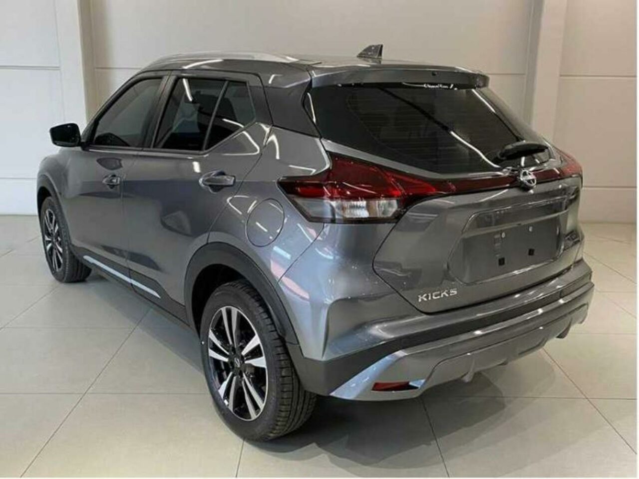 nissan kicks 1.6 16v flexstart advance xtronic wmimagem17584665161 O SUV possui uma excelente relação custo-benefício, pois oferece diversos itens de série, requer baixo custo de manutenção e possui um preço bastante atrativo. Portanto, trata-se de uma opção vantajosa para a categoria