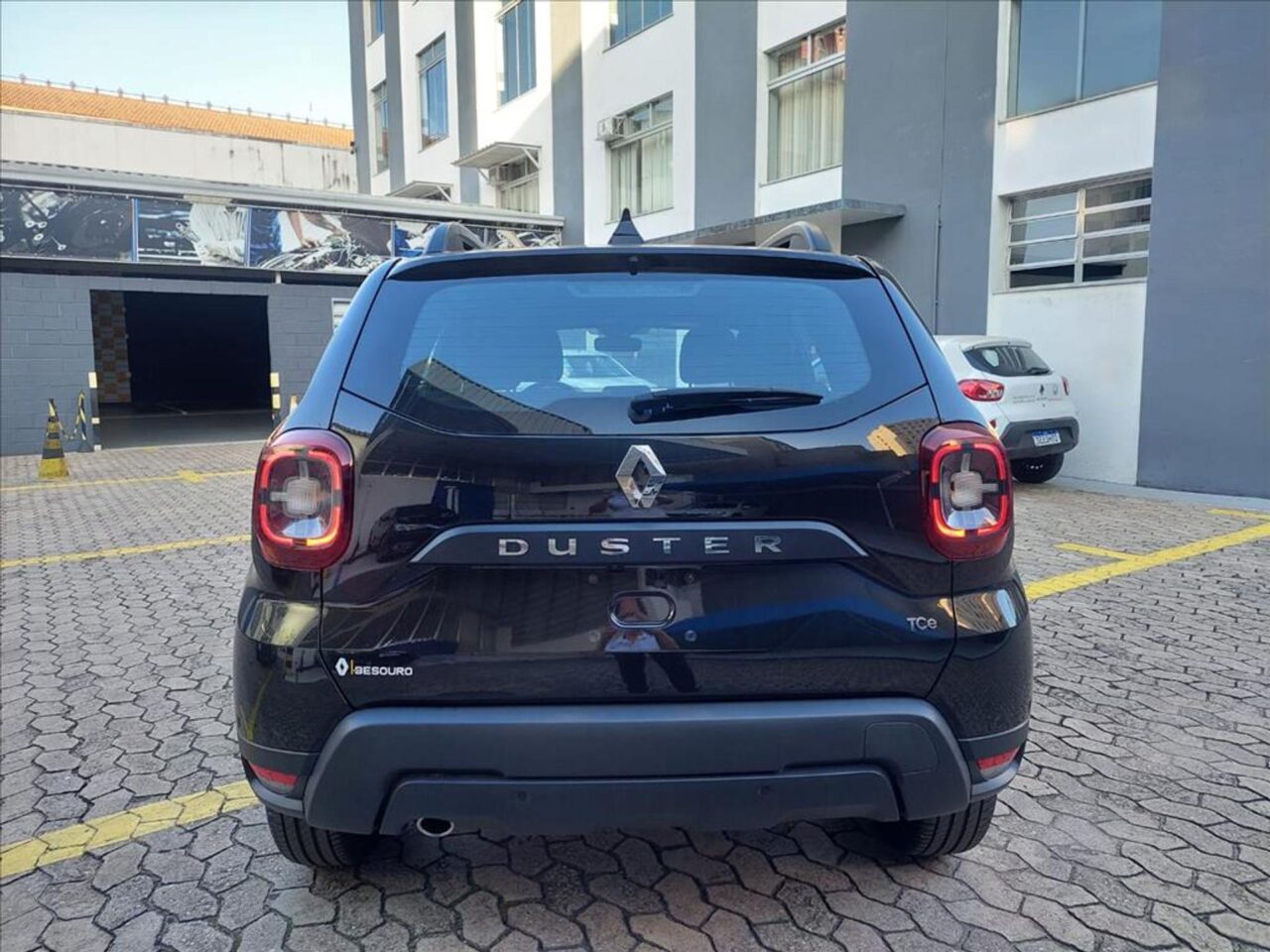 renault duster 1.3 tce flex iconic xtronic wmimagem10233802260 Durante o mês de setembro, a fabricante francesa está oferecendo descontos em três versões do SUV, que podem chegar a R$ 38.906. A campanha promocional é válida para vendas diretas, direcionadas a empresas, taxistas e pessoas com deficiência (PcD)