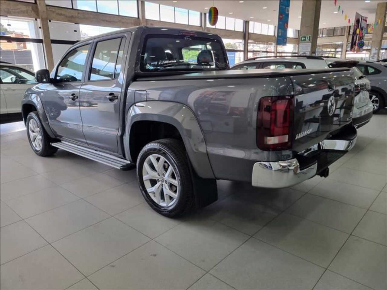 volkswagen amarok 3.0 v6 tdi diesel highline extreme cd 4motion automatico wmimagem15005635519 A picape apresenta uma variedade de equipamentos que tornam a condução mais confortável e conveniente. A Volkswagen Amarok é conhecida por sua durabilidade e desempenho confiável, o que a torna uma escolha popular para trabalhos pesados ​​e aventuras off-road