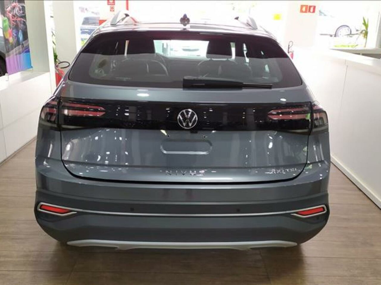 volkswagen nivus 1.0 200 tsi total flex highline automatico wmimagem11594644012 O que mais se destaca no Nivus, sem dúvida é seu visual, é bonito e agrada. Outro ponto positivo é a ergonomia, com uma posição de dirigir excelente, com ajuste do banco e da coluna de direção, além disso, o posicionamento do console central junto aos auxílios de segurança e condução é algo a se considerar