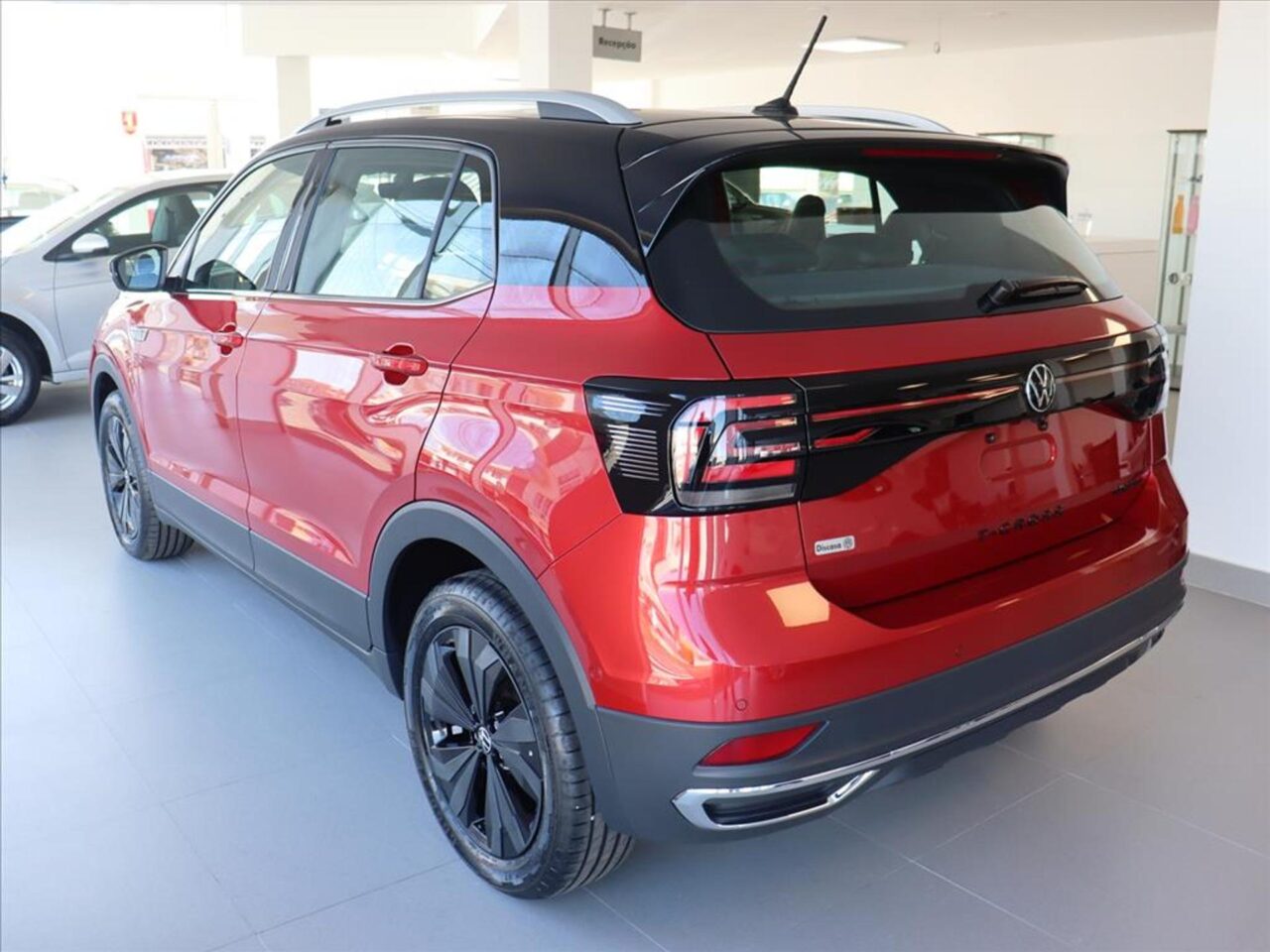 volkswagen tcross 1.4 250 tsi total flex highline automatico wmimagem10241556324 1 O SUV apresenta uma gama abrangente de características, desde a tecnologia de entretenimento até os elementos de segurança e conforto, tudo harmoniosamente integrado para oferecer uma experiência de condução excepcional