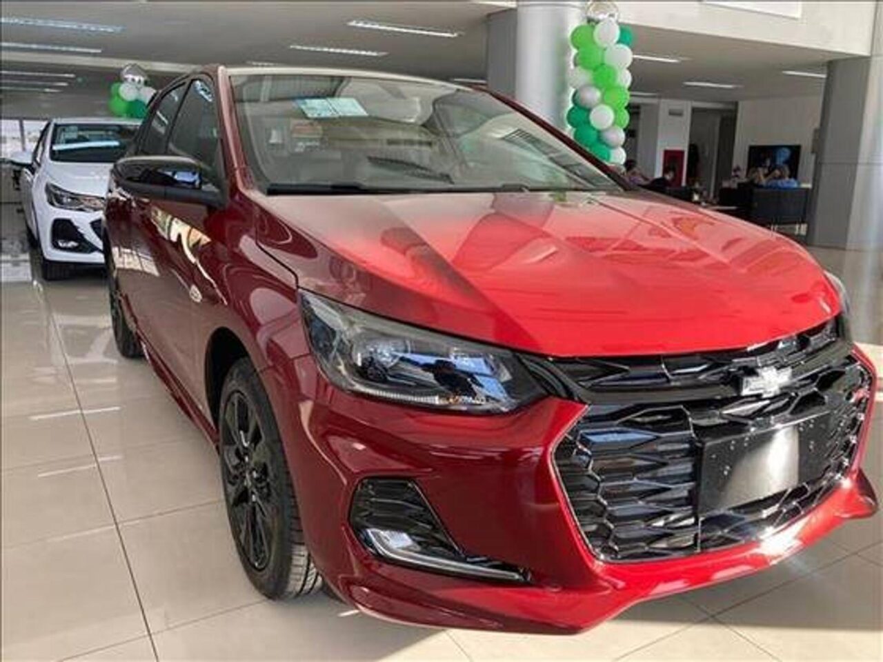 chevrolet onix 1.0 turbo flex rs automatico wmimagem12522449429 O hatch é um carro que disponibiliza uma vasta variedade de recursos e equipamentos logo em suas versões mais simples. Além disso, o Chevrolet Onix oferece oito opções de versões, proporcionando toda a confiabilidade e durabilidade já reconhecidas da renomada marca norte-americana