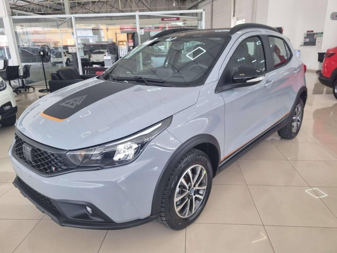 fiat argo 1.3 firefly flex trekking cvt wmimagem10160104629 O hatch vem acompanhado de uma série de equipamentos que aprimoram a experiência de condução. Além disso, o Fiat Argo oferece cinco versões de acabamento, excelente motorização e eficiência no consumo