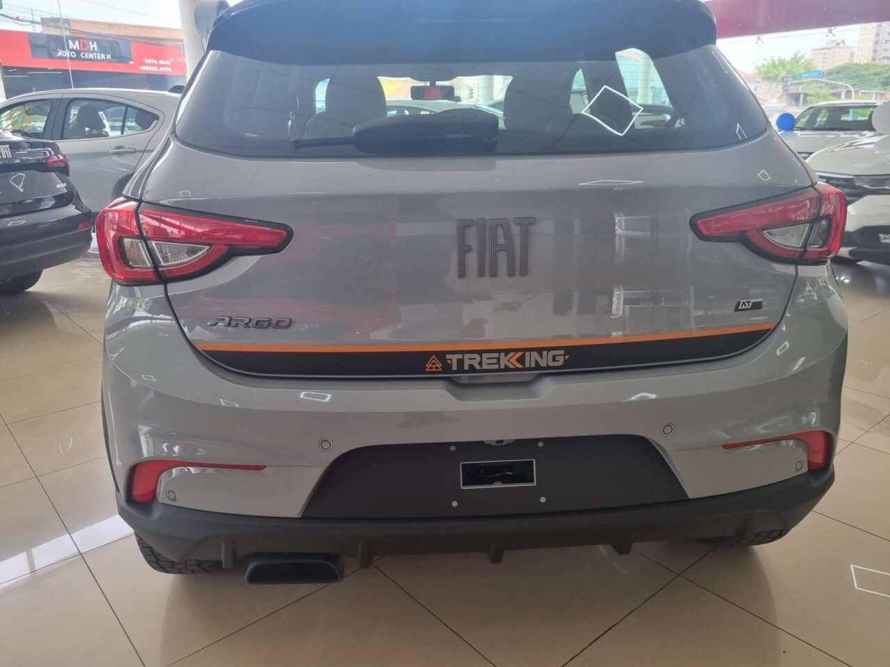 fiat argo 1.3 firefly flex trekking cvt wmimagem10163961198 O hatch vem acompanhado de uma série de equipamentos que aprimoram a experiência de condução. Além disso, o Fiat Argo oferece cinco versões de acabamento, excelente motorização e eficiência no consumo