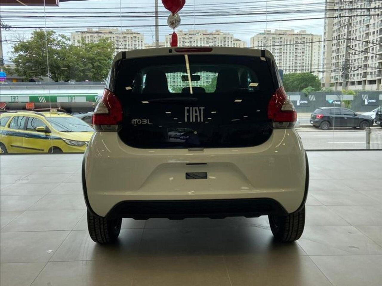 fiat mobi 1.0 evo flex like. manual wmimagem12282129771 O pequeno tem conquistado grande sucesso no mercado nacional. Esse êxito se deve, em grande parte, ao seu preço atrativo. Adicionalmente, ele se mostra excelente para o uso urbano devido ao seu tamanho compacto