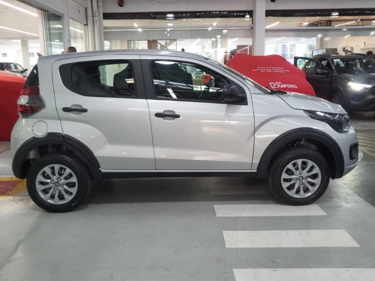 fiat mobi 1.0 evo flex like. manual wmimagem19265332379 1 O subcompacto está repleto de recursos que proporcionam uma experiência de direção mais confortável e segura. Além disso, o Fiat Mobi é um dos carros mais baratos do país, apresentando baixo consumo de combustível e um ótimo custo-benefício