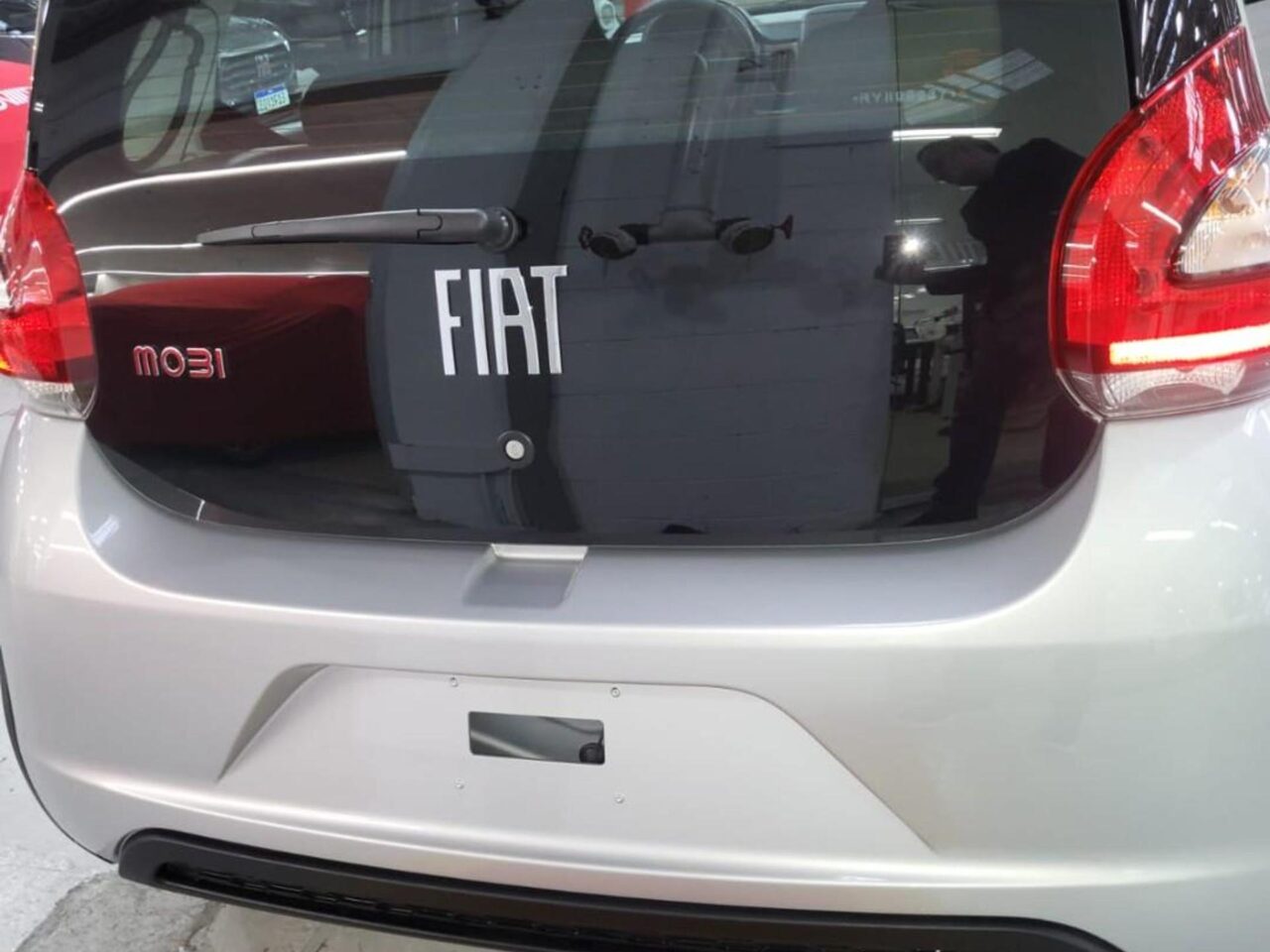 fiat mobi 1.0 evo flex like. manual wmimagem19270302465 O subcompacto está repleto de recursos que proporcionam uma experiência de direção mais confortável e segura. Além disso, o Fiat Mobi é um dos carros mais baratos do país, apresentando baixo consumo de combustível e um ótimo custo-benefício