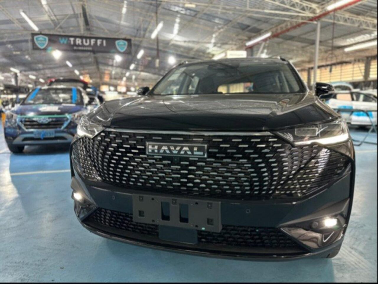 gwm haval h6 1.5 phev premium awd etraction wmimagem09021758728 O SUV oferece uma gama de recursos avançados, visando aprimorar a experiência de direção. Além disso, o GWM Haval H6 apresenta um generoso espaço tanto no porta-malas quanto no interior do veículo.