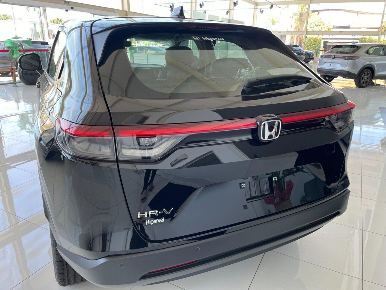 honda hrv 1.5 di ivtec flex exl cvt wmimagem07595348421 1 O SUV oferece uma variedade de recursos destinados a melhorar a sua experiência de condução. Além disso, o Honda HR-V apresenta um bom custo-benefício, um design atraente e uma extensa lista de equipamentos