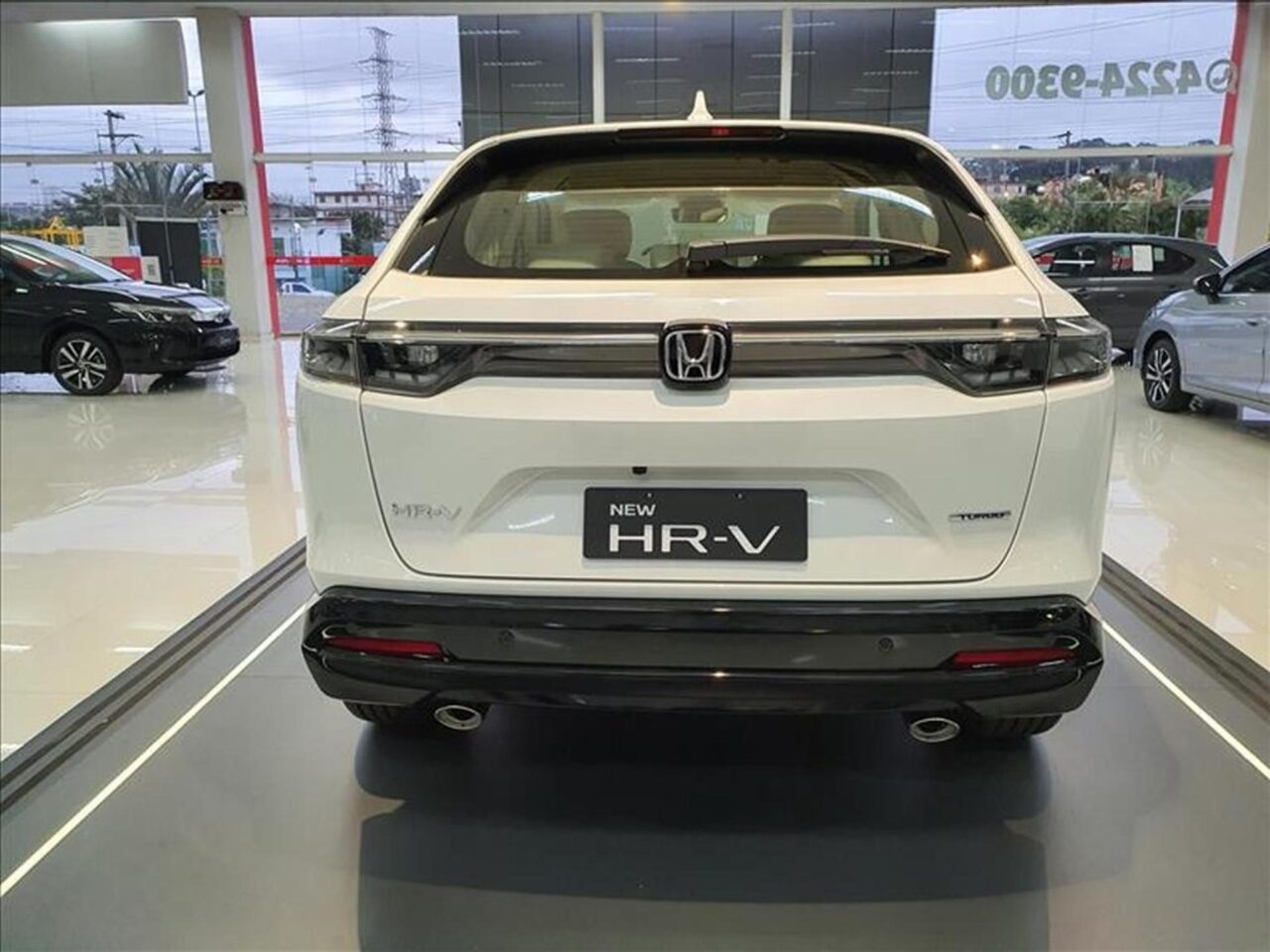 honda hrv 1.5 di ivtec turbo flex touring cvt wmimagem10445340126 O SUV oferece uma variedade de recursos destinados a melhorar a sua experiência de condução. Além disso, o Honda HR-V apresenta um bom custo-benefício, um design atraente e uma extensa lista de equipamentos