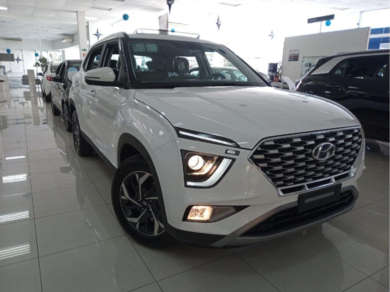 hyundai creta 1.0 tgdi flex platinum automatico wmimagem17210272514 O SUV inclui uma série de recursos que visam melhorar sua experiência de condução. Esses equipamentos englobam tanto aspectos de conforto quanto de segurança, oferecendo um conjunto completo para seus ocupantes.