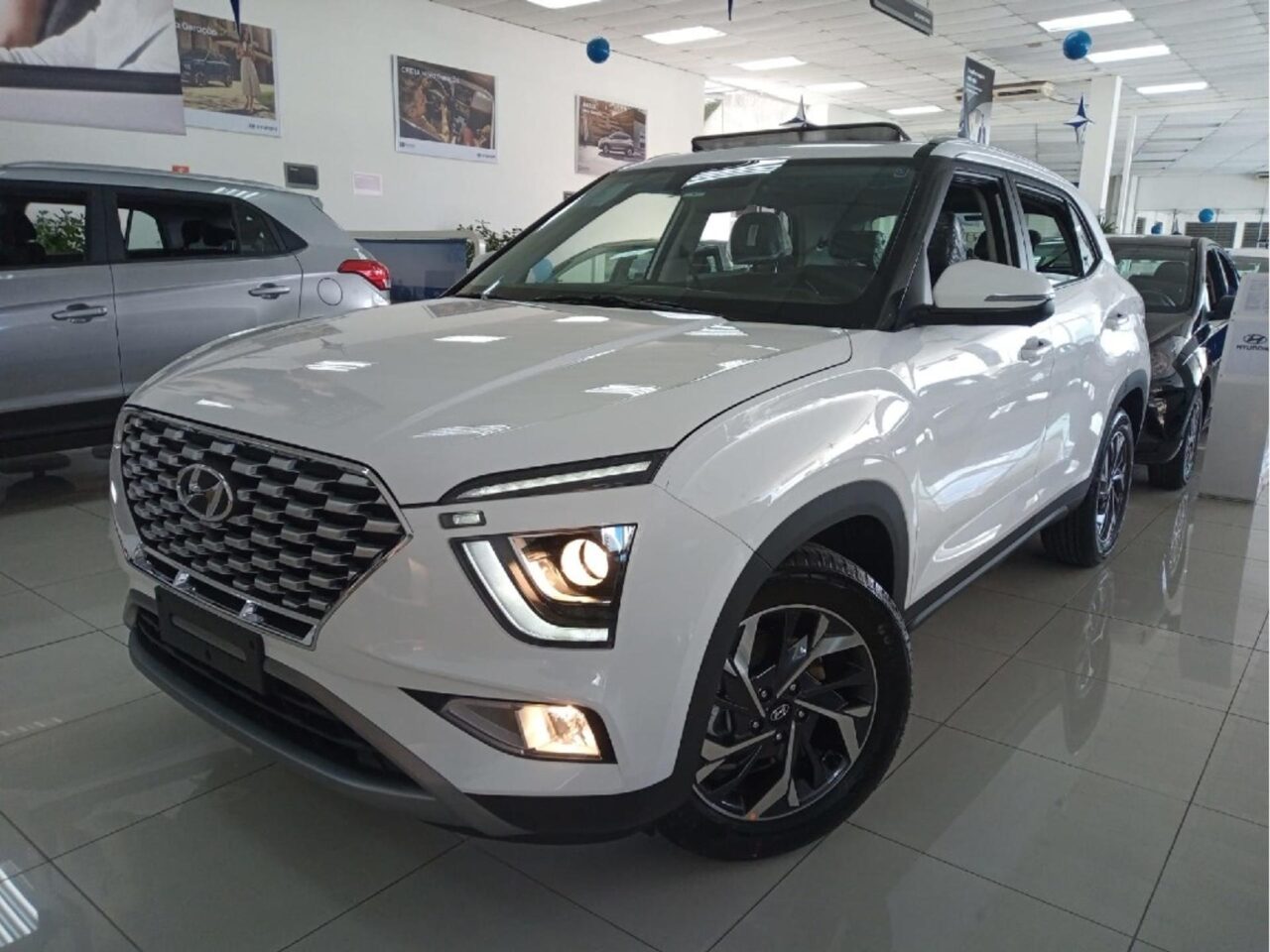 hyundai creta 1.0 tgdi flex platinum automatico wmimagem17210976188 O SUV inclui uma série de recursos que visam melhorar sua experiência de condução. Esses equipamentos englobam tanto aspectos de conforto quanto de segurança, oferecendo um conjunto completo para seus ocupantes.