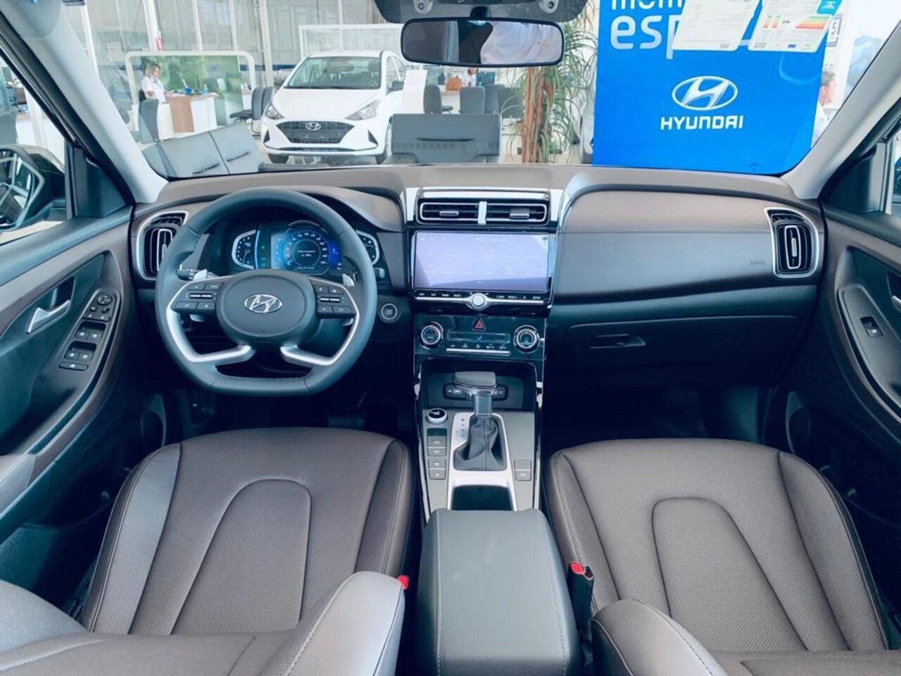 hyundai creta 1.0 tgdi flex platinum automatico wmimagem17214850191 O SUV inclui uma série de recursos que visam melhorar sua experiência de condução. Esses equipamentos englobam tanto aspectos de conforto quanto de segurança, oferecendo um conjunto completo para seus ocupantes.