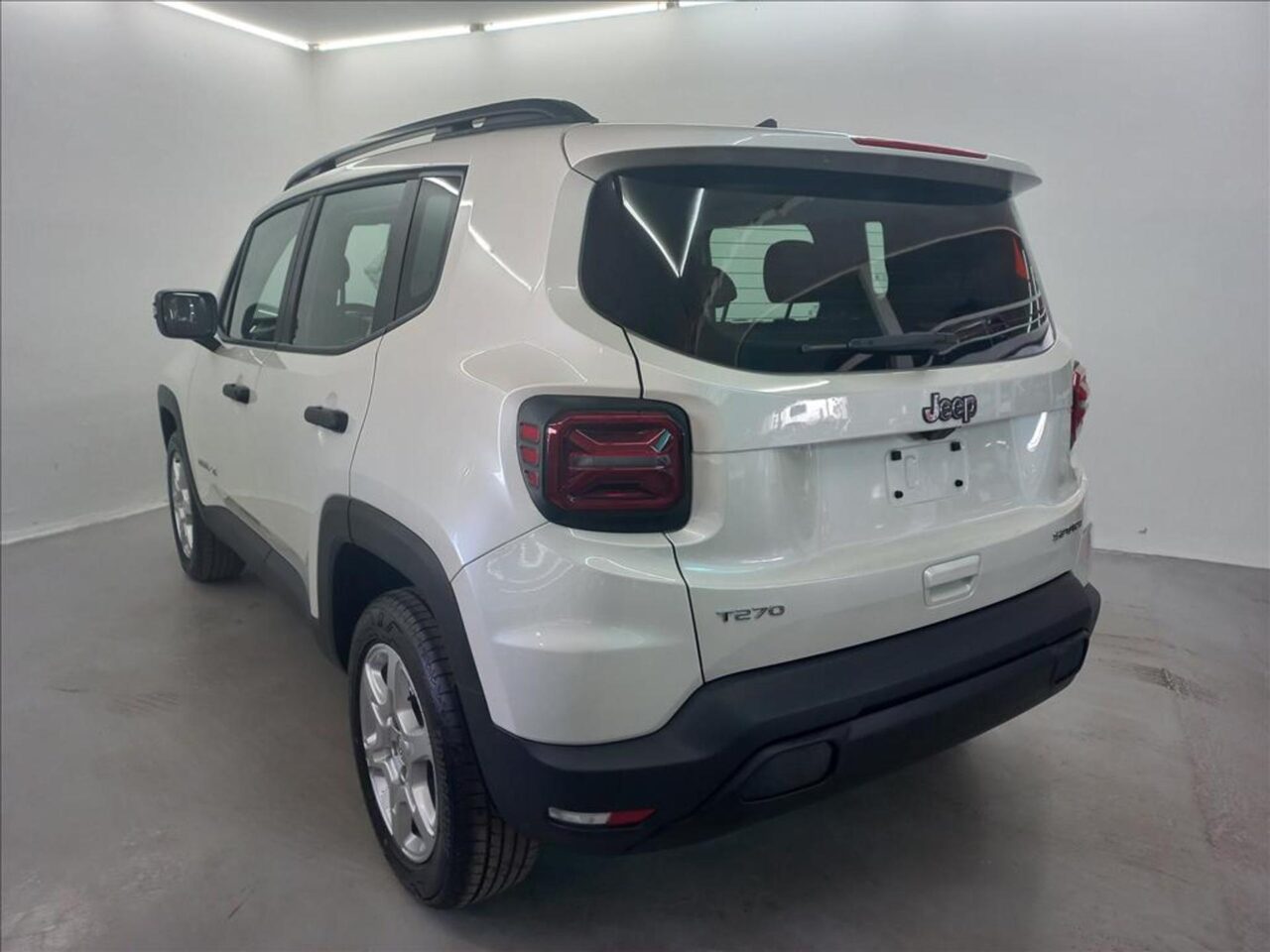 jeep renegade 1.3 t270 turbo flex sport at6 wmimagem09484643772 O SUV oferece condições especiais de venda para pessoas com deficiência (PcD). Elas podem se beneficiar de descontos no IPI, que é o Imposto sobre Produtos Industrializados, além de um bônus exclusivo direto da fábrica