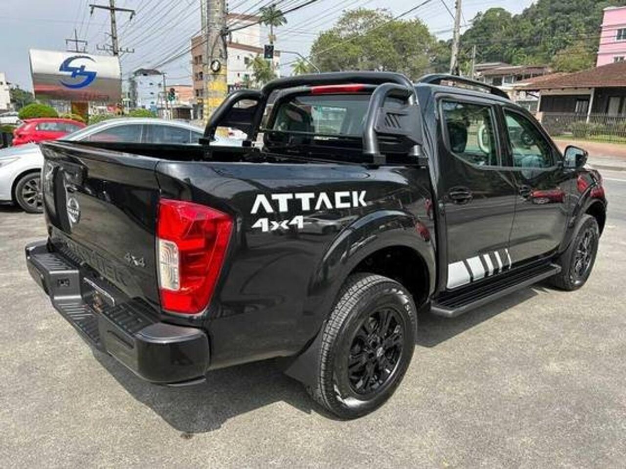 nissan frontier 2.3 16v turbo diesel attack cd 4x4 automatico wmimagem15214527630 A picape oferece uma combinação de conforto, estilo e segurança, tornando-a uma escolha excelente para quem busca um veículo versátil e confiável. A Nissan Frontier Attack possui um ótimo custo-benefício, além de ser uma aquisição interessante tanto para trabalho como para o lazer