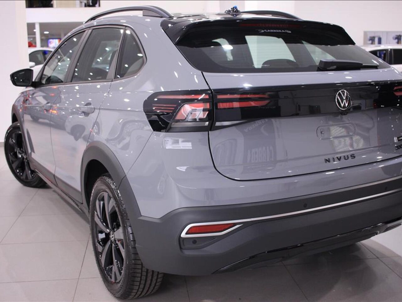 volkswagen nivus 1.0 200 tsi total flex highline automatico wmimagem11561072194 O SUV oferece uma ampla variedade de equipamentos e recursos que aprimoram a experiência de condução. No entanto, mesmo no plano mais básico, o preço do seguro do Volkswagen Nivus é bastante elevado