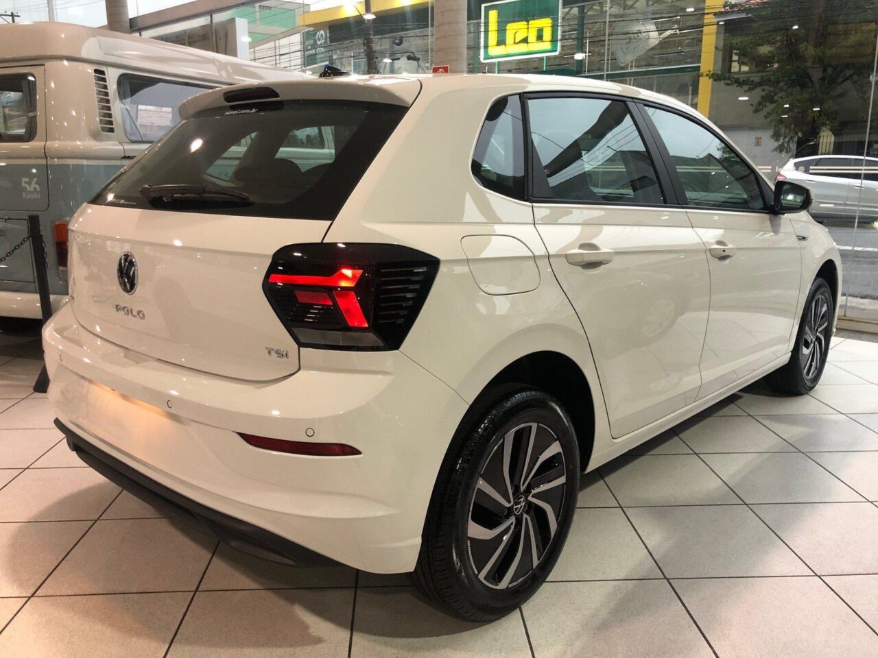 volkswagen polo 1.0 170 tsi highline automatico wmimagem17595119541 O hatch na versão Highline é uma ótima opção, com um desconto generoso de R$ 14.490,69, destinado à modalidade de venda direta para o público de pessoas com deficiência (PcD) elegíveis à isenção de tributos