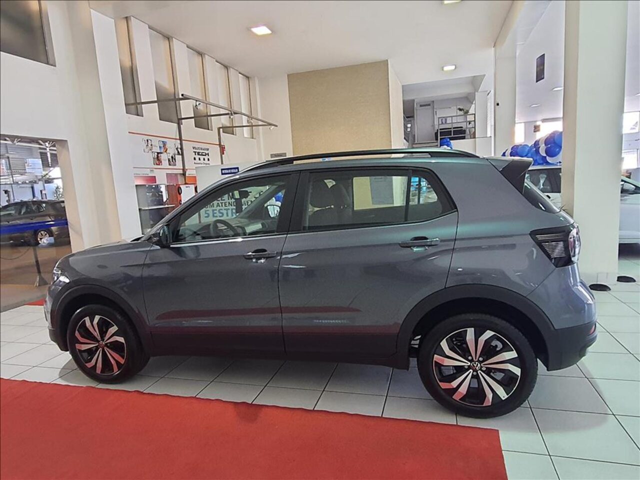 volkswagen tcross 1.0 200 tsi total flex automatico wmimagem11520241021 O SUV está equipado com uma variedade de recursos avançados que proporcionam segurança e conforto aos ocupantes. Além disso, o Volkswagen T-Cross oferece descontos generosos para pessoas com deficiência (PcD) elegíveis para a compra de um carro novo com isenção de impostos