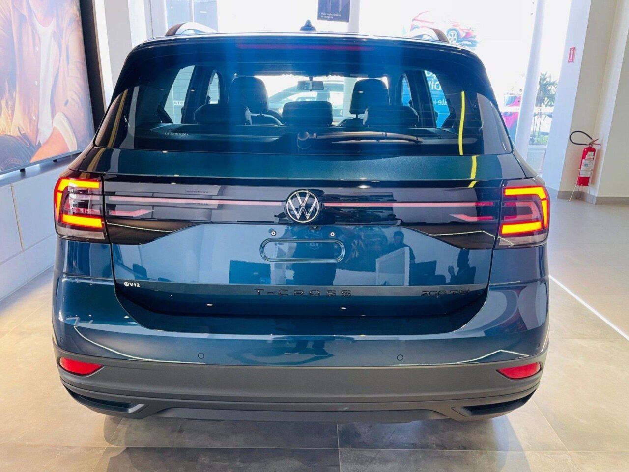 volkswagen tcross 1.0 200 tsi total flex the town automatico wmimagem11524781727 O SUV apresenta uma série de recursos e equipamentos notáveis, complementados por uma ampla variedade de funcionalidades que oferecem uma experiência de condução avançada e confortável. Além disso, o Volkswagen T-Cross está disponível com descontos generosos para vendas diretas