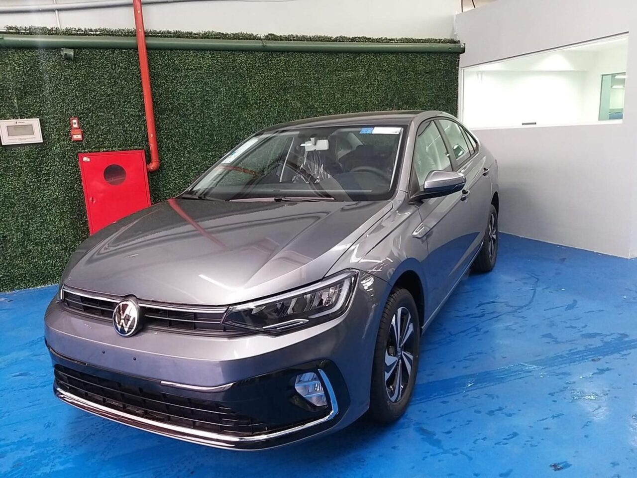 volkswagen virtus 1.0 200 tsi comfortline automatico wmimagem17043528128 O sedã oferece uma ampla variedade de características voltadas para proporcionar conveniência, segurança e tecnologia avançada aos seus usuários. Além disso, o Volkswagen Virtus Comfortline possui um dos maiores porta-malas de sua categoria, amplo espaço interno e uma extensa lista de equipamentos