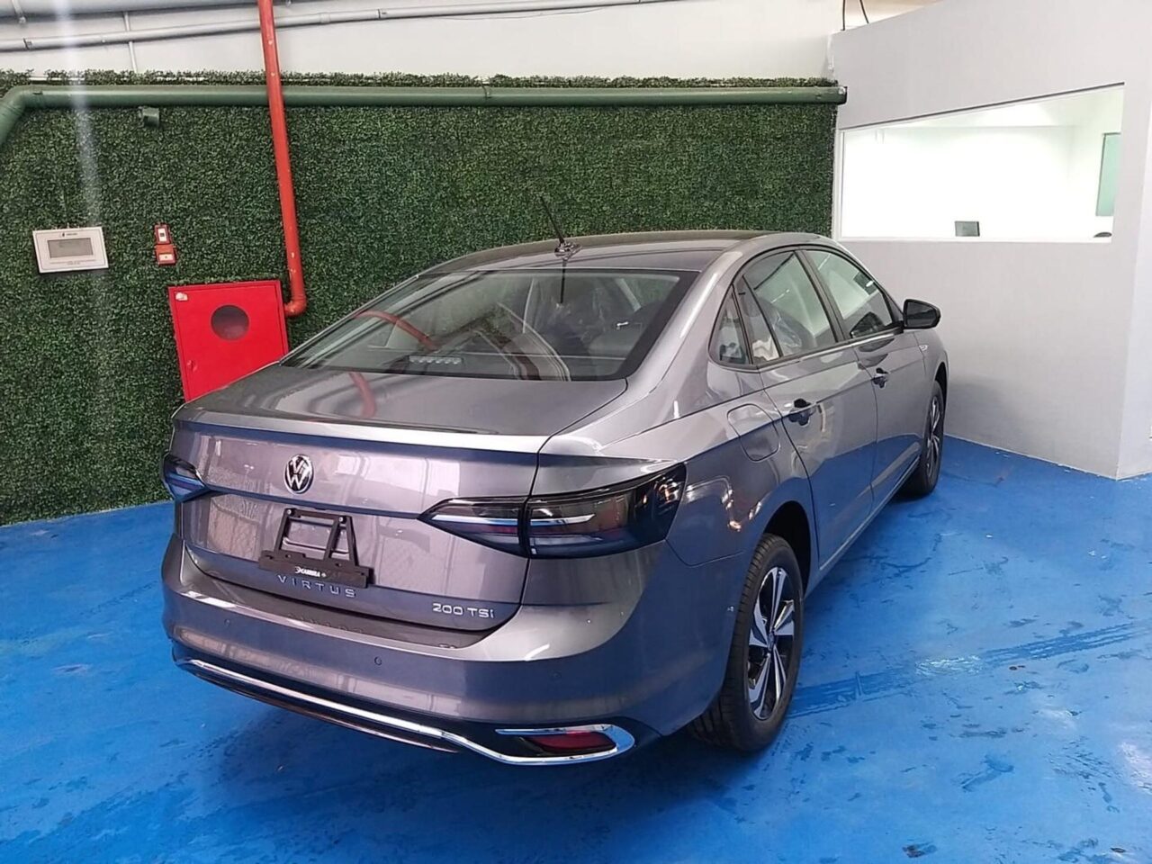 volkswagen virtus 1.0 200 tsi comfortline automatico wmimagem17043903734 O sedã oferece uma ampla variedade de características voltadas para proporcionar conveniência, segurança e tecnologia avançada aos seus usuários. Além disso, o Volkswagen Virtus Comfortline possui um dos maiores porta-malas de sua categoria, amplo espaço interno e uma extensa lista de equipamentos