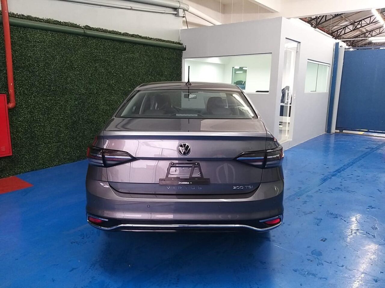 volkswagen virtus 1.0 200 tsi comfortline automatico wmimagem17043940022 O sedã oferece uma ampla variedade de características voltadas para proporcionar conveniência, segurança e tecnologia avançada aos seus usuários. Além disso, o Volkswagen Virtus Comfortline possui um dos maiores porta-malas de sua categoria, amplo espaço interno e uma extensa lista de equipamentos