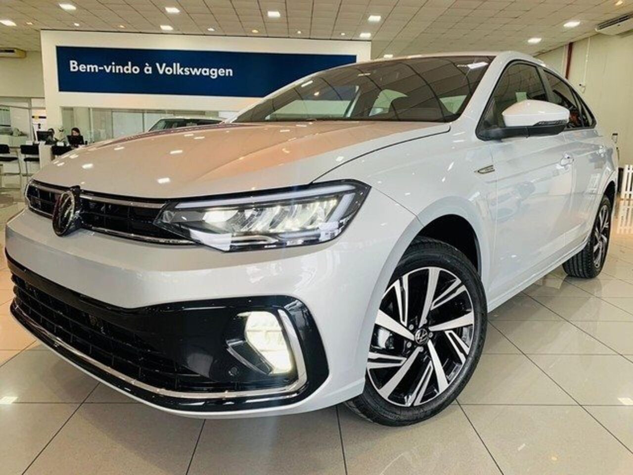 volkswagen virtus 1.0 200 tsi highline automatico wmimagem08584760088 O sedã oferece uma ampla variedade de características voltadas para proporcionar conveniência, segurança e tecnologia avançada aos seus usuários. Além disso, o Volkswagen Virtus Comfortline possui um dos maiores porta-malas de sua categoria, amplo espaço interno e uma extensa lista de equipamentos