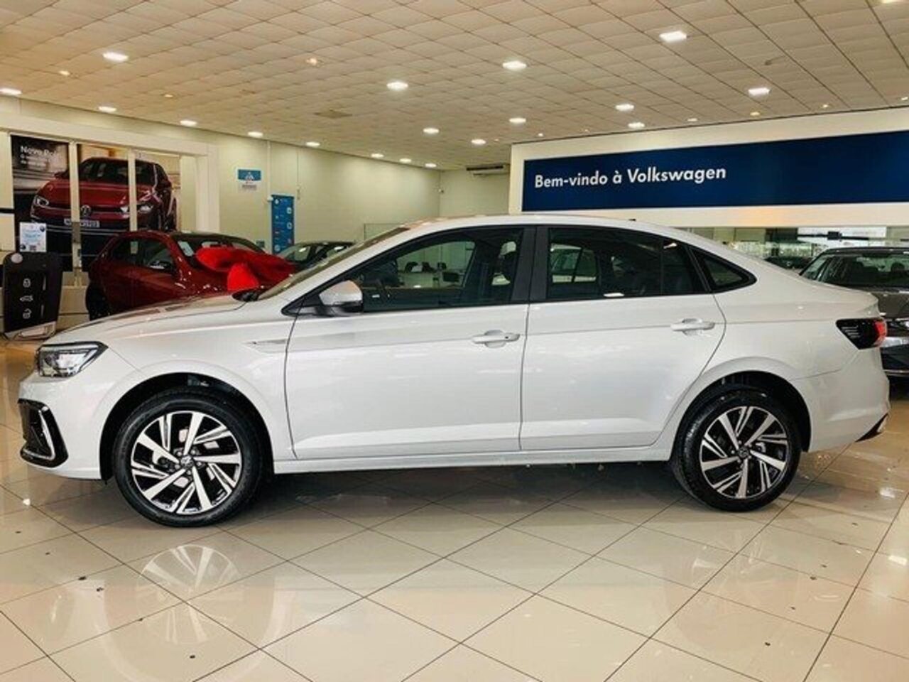 volkswagen virtus 1.0 200 tsi highline automatico wmimagem08584962562 O sedã oferece uma ampla variedade de características voltadas para proporcionar conveniência, segurança e tecnologia avançada aos seus usuários. Além disso, o Volkswagen Virtus Comfortline possui um dos maiores porta-malas de sua categoria, amplo espaço interno e uma extensa lista de equipamentos